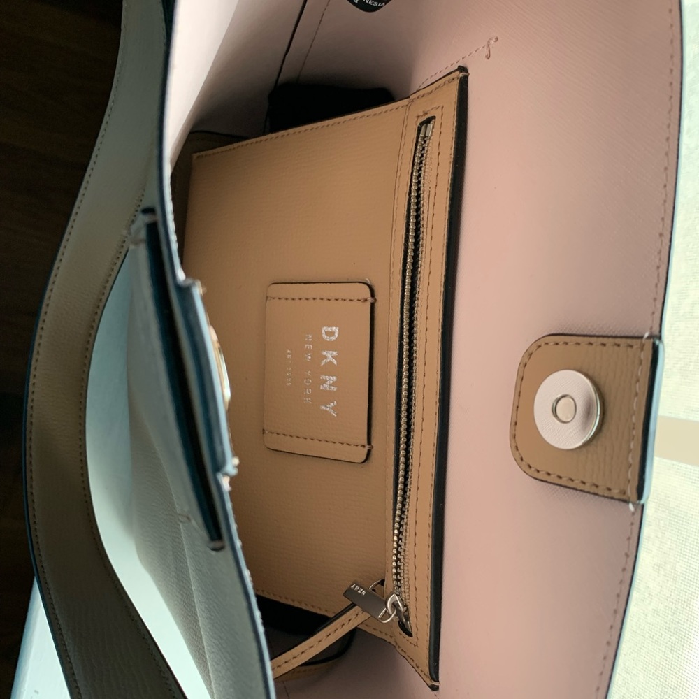 DKNY ladies pocketbook